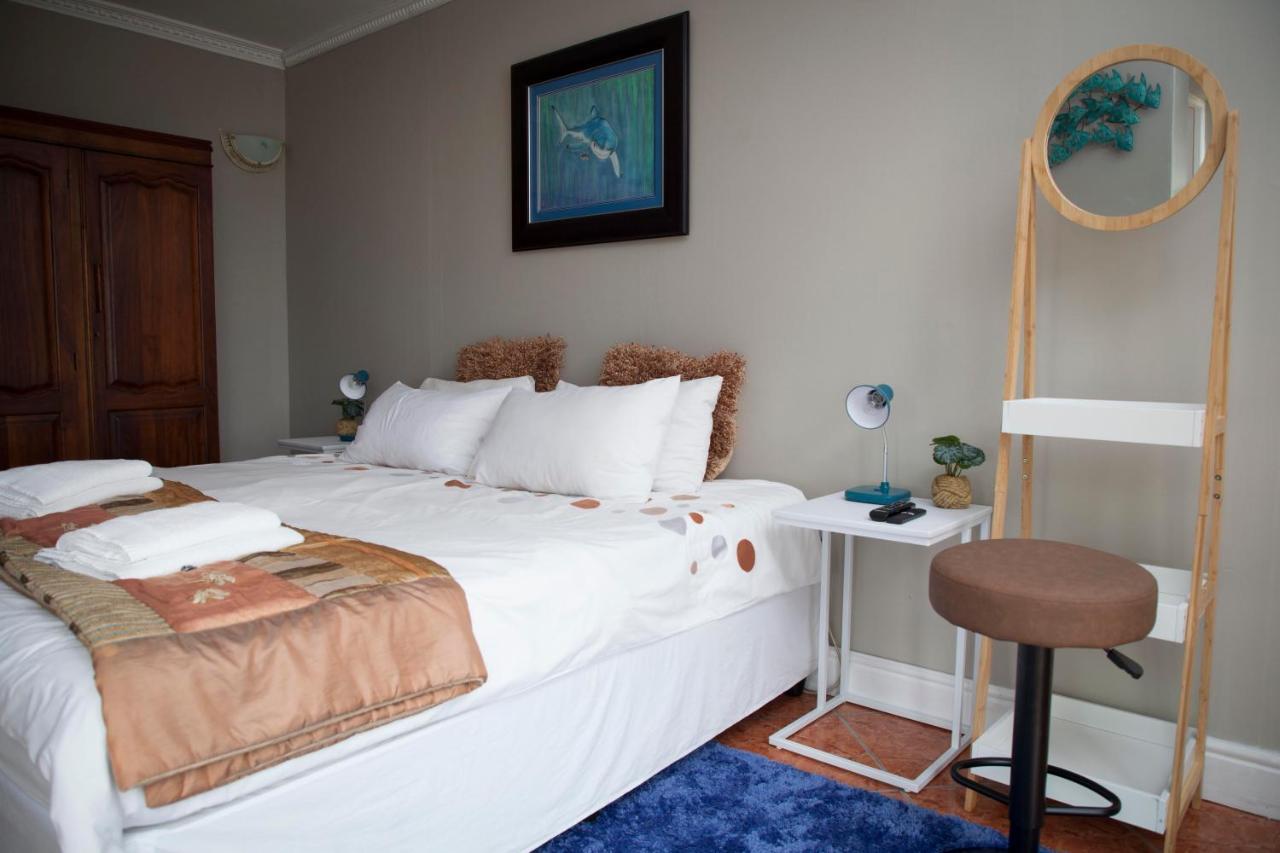 Fly Me To The Moon Guesthouse Mossel Bay Exterior foto